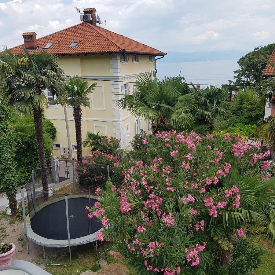 Villa Niki Rezine Ловран Екстер'єр фото